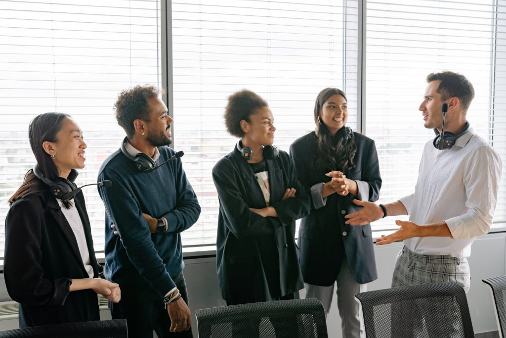 Écoutez parler les autres !